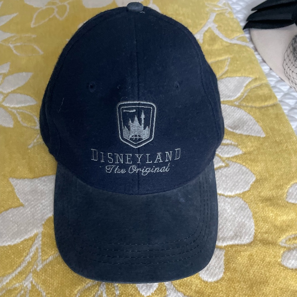 Euc Disneyland wool/acrylic blend hat. Adjustable back. Suede cloth bill.